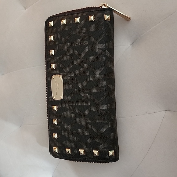 Michael Kors gold studded wallet - Picture 1 of 3